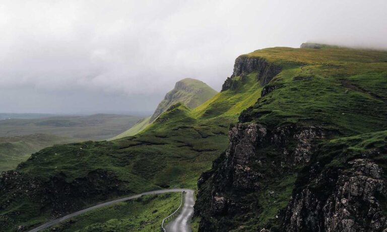 if i logout of life360 will it still show my location